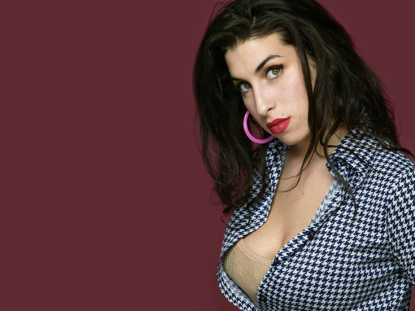 Fond d'ecran Amy Winehouse prend la pose