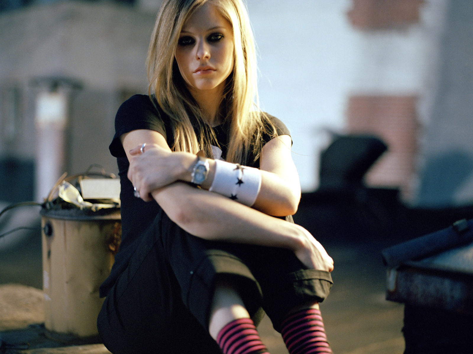Fond d'ecran Avril Lavigne chante