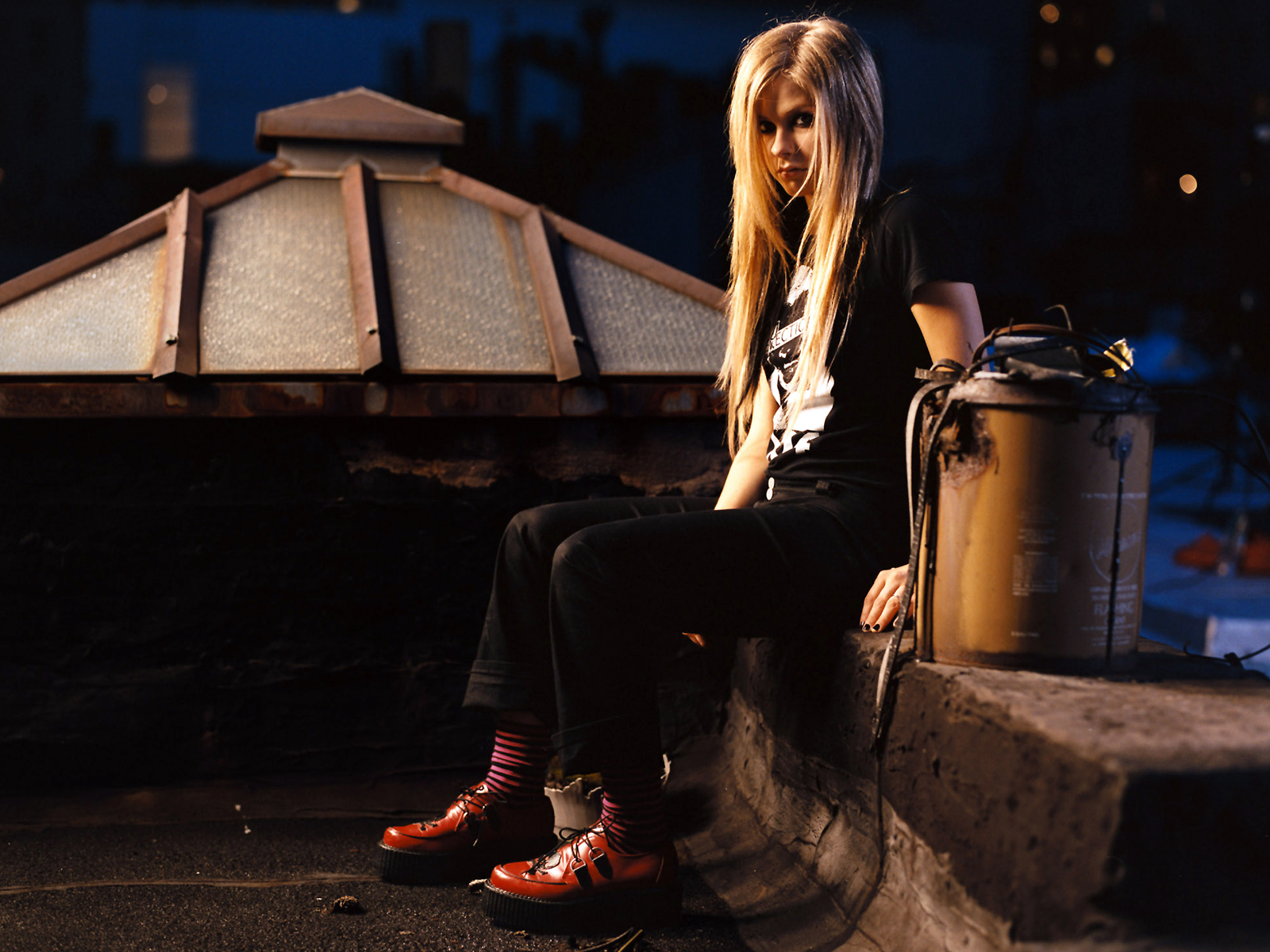 Fond d'ecran Avril Lavigne sur le toit
