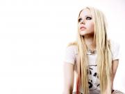 Avril Lavigne blonde platine