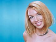 Belle Britney Spears aux cheveux courts