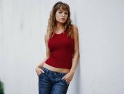 Erica Durance top rouge