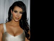 Kim Kardashian brune