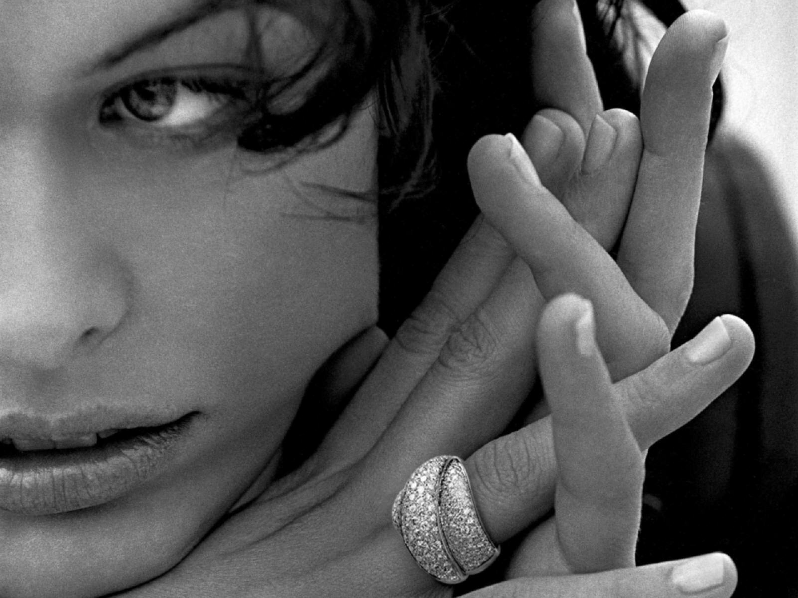 Fond d'ecran Milla Jovovich noir et blanc