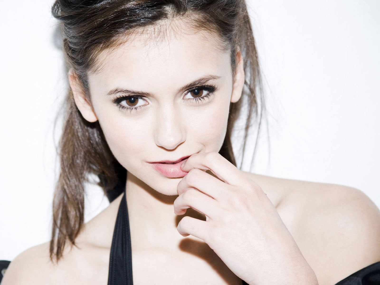 Fond d'ecran Nina Dobrev