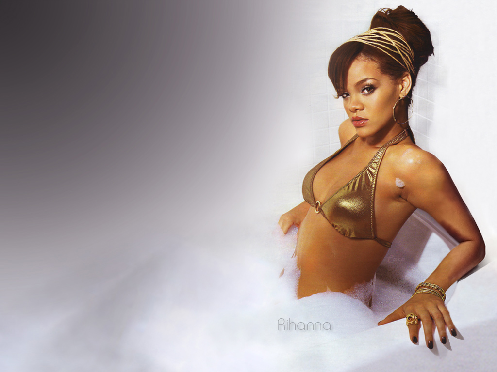 Fond d'ecran Rihanna dans son bain