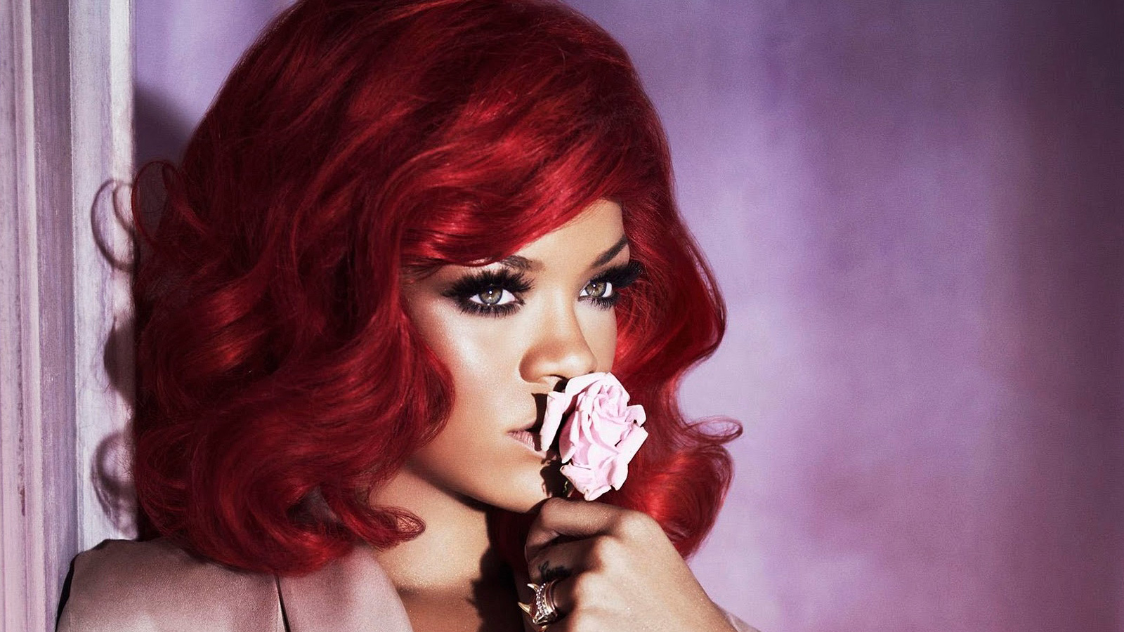 Fond d'ecran Rihanna Glamour fleur
