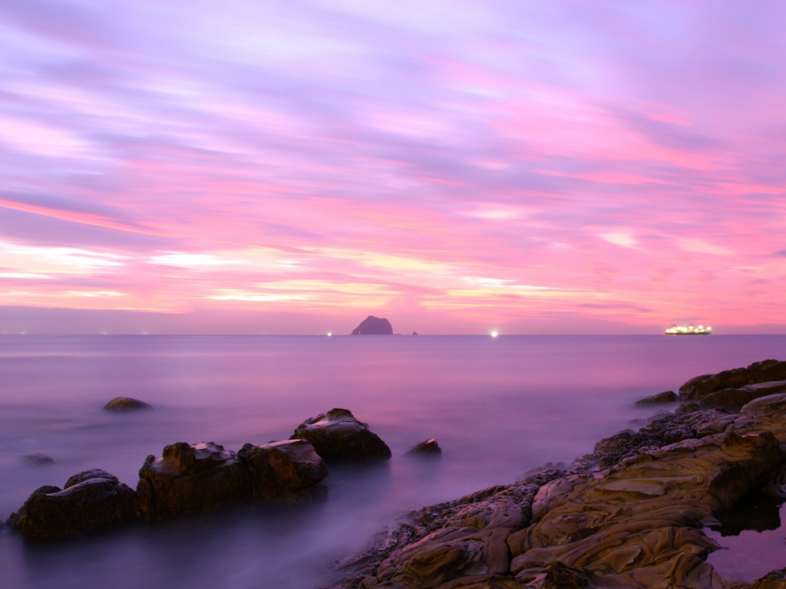 Fond d'ecran Couch de soleil rose sur plage