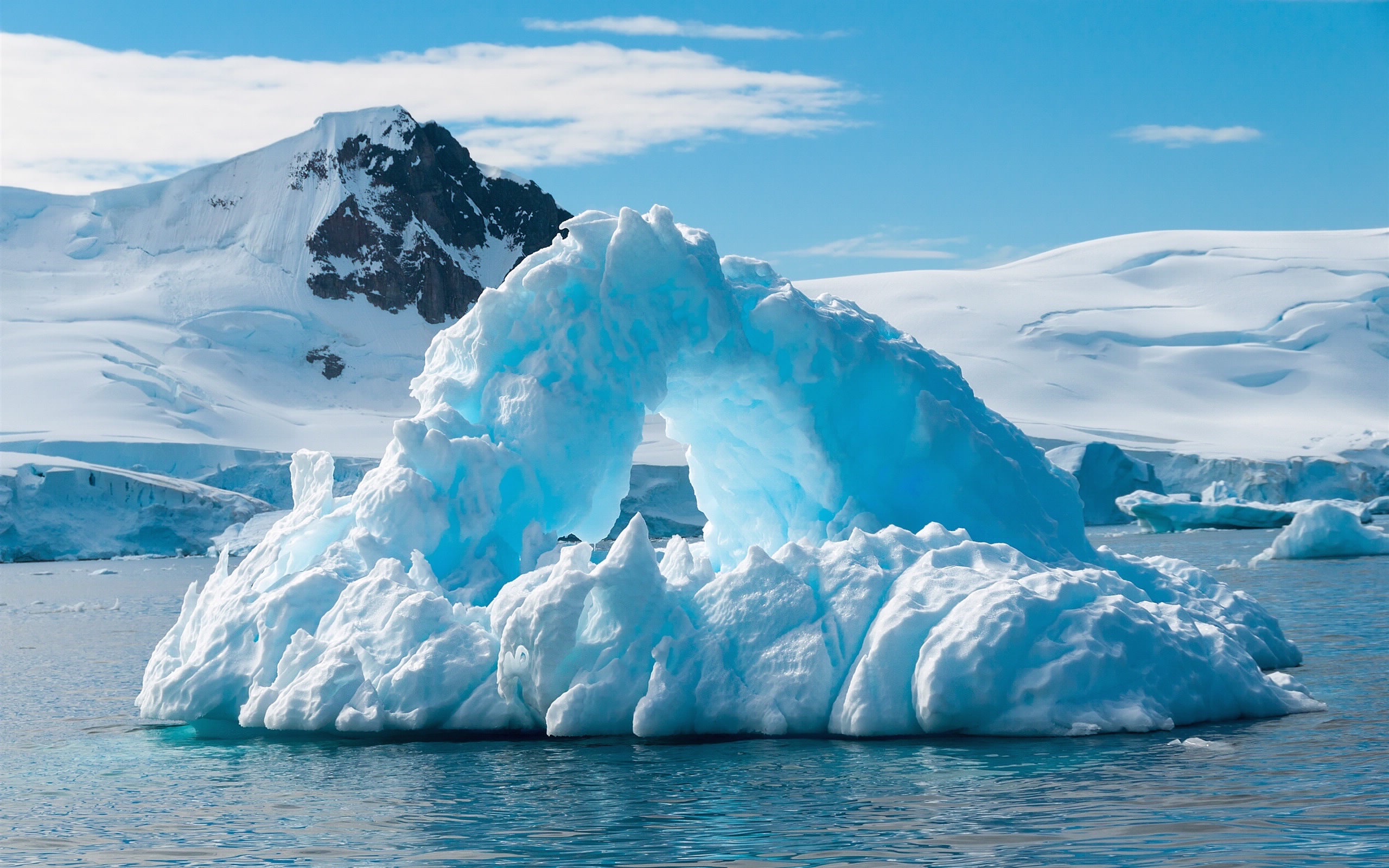 Fond d'ecran Iceberg trou