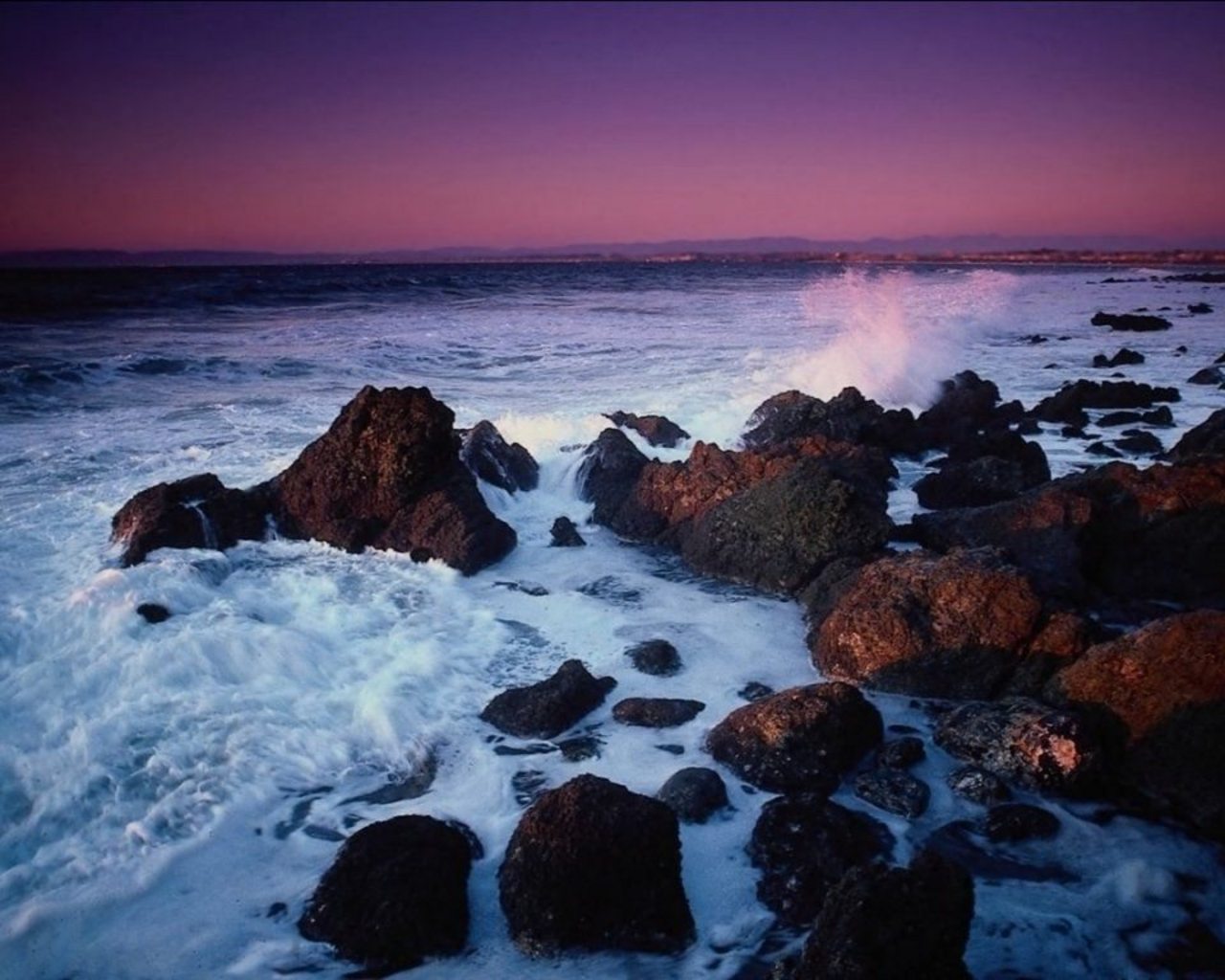 Fond d'ecran Ocean vagues sur rochers