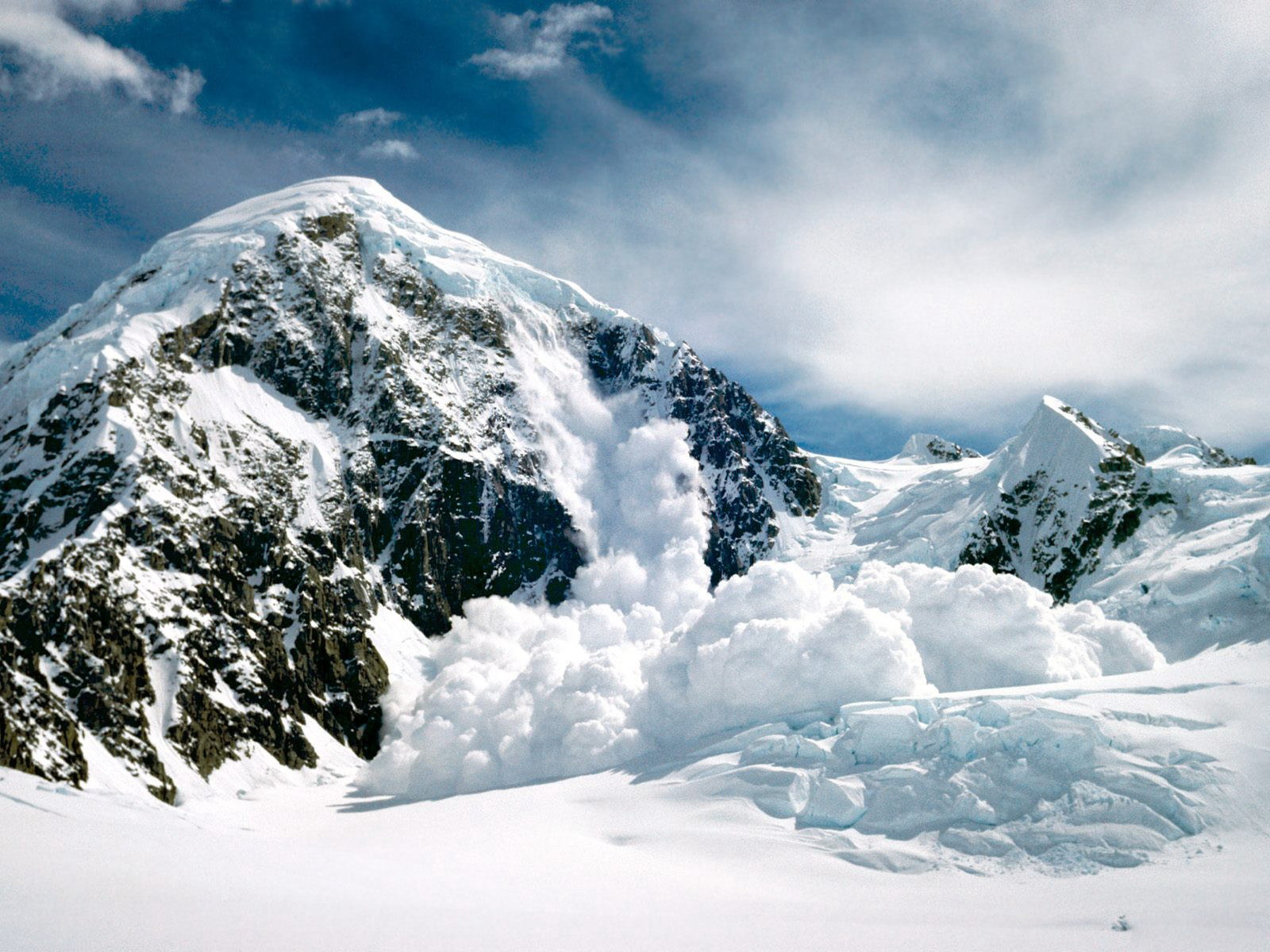 Fond d'ecran Avalanche en montagne