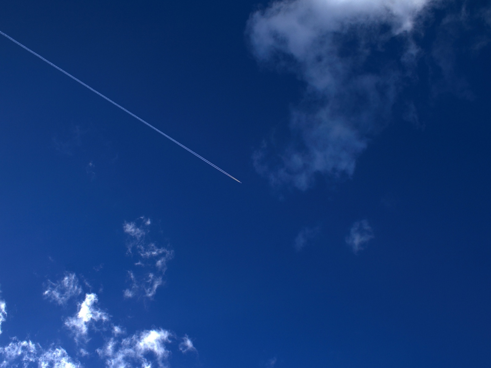 Fond d'ecran Avion dans le ciel