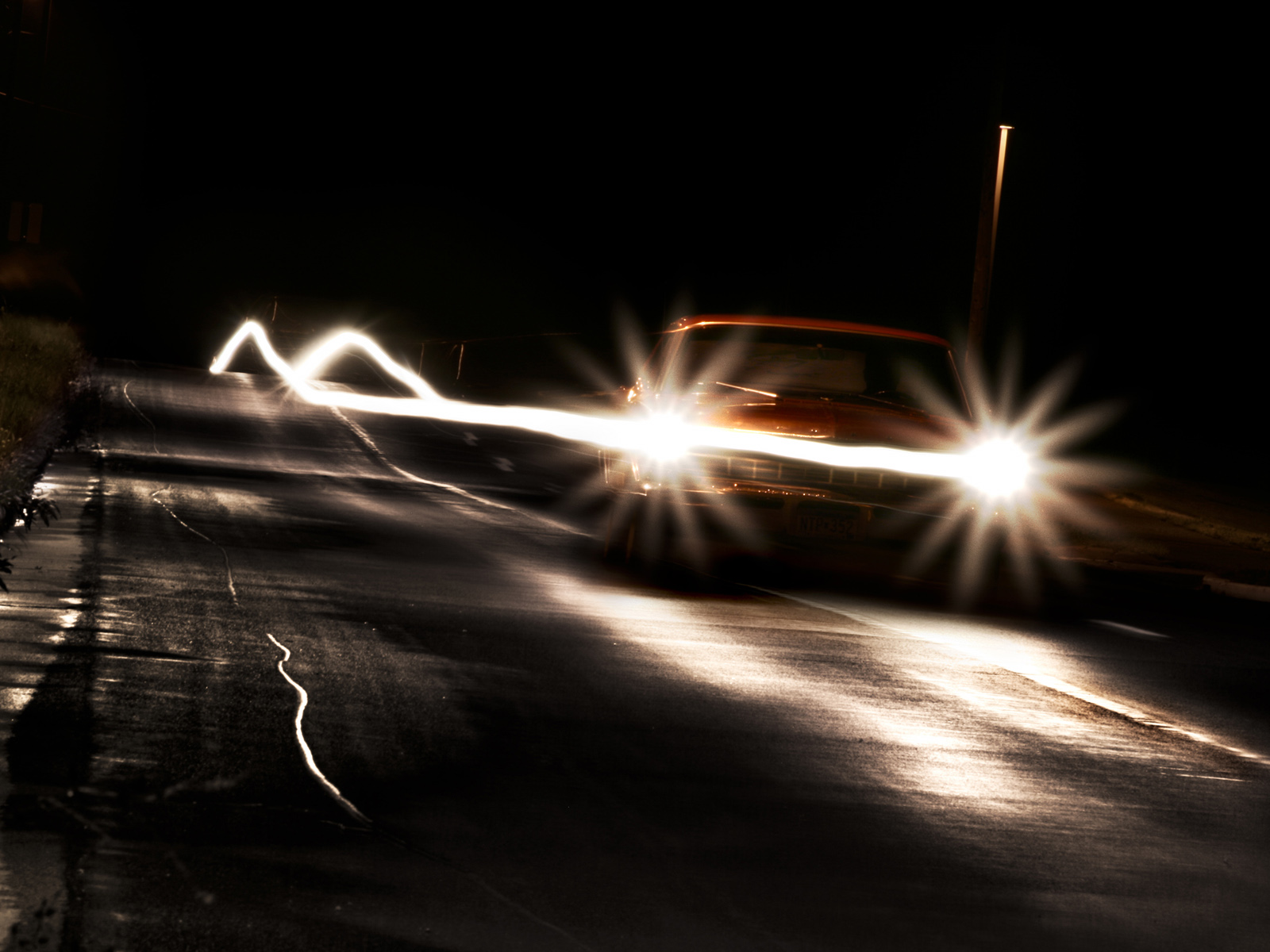 Fond d'ecran Phares de voiture de nuit