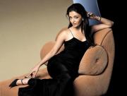 Aishwarya Rai assise