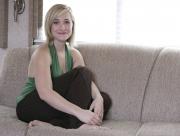 Allison Mack chez elle