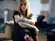 Avril Lavigne chante