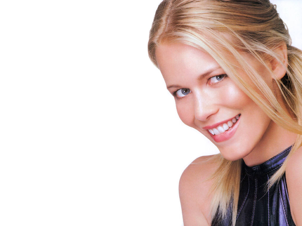 Fond d'ecran Claudia Schiffer souriante