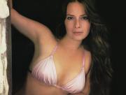 Holly Marie Combs en maillot de bain