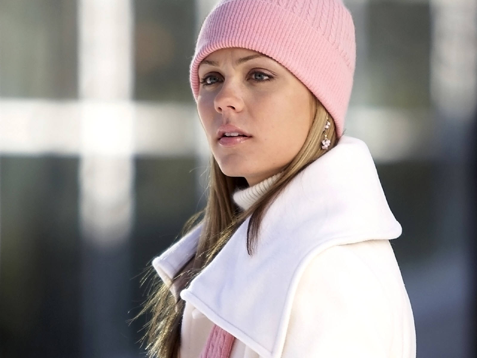 Fond d'ecran Laura Vandervoort rose