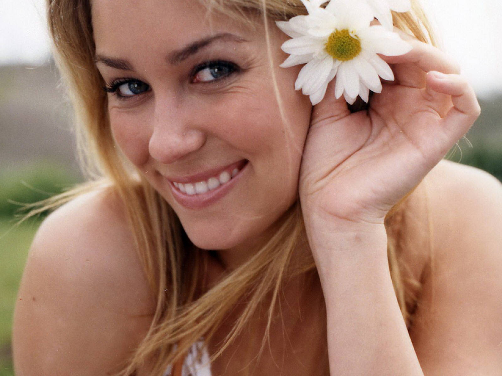 Fond d'ecran Lauren Conrad fleur