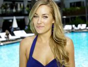 Lauren Conrad pres de la piscine