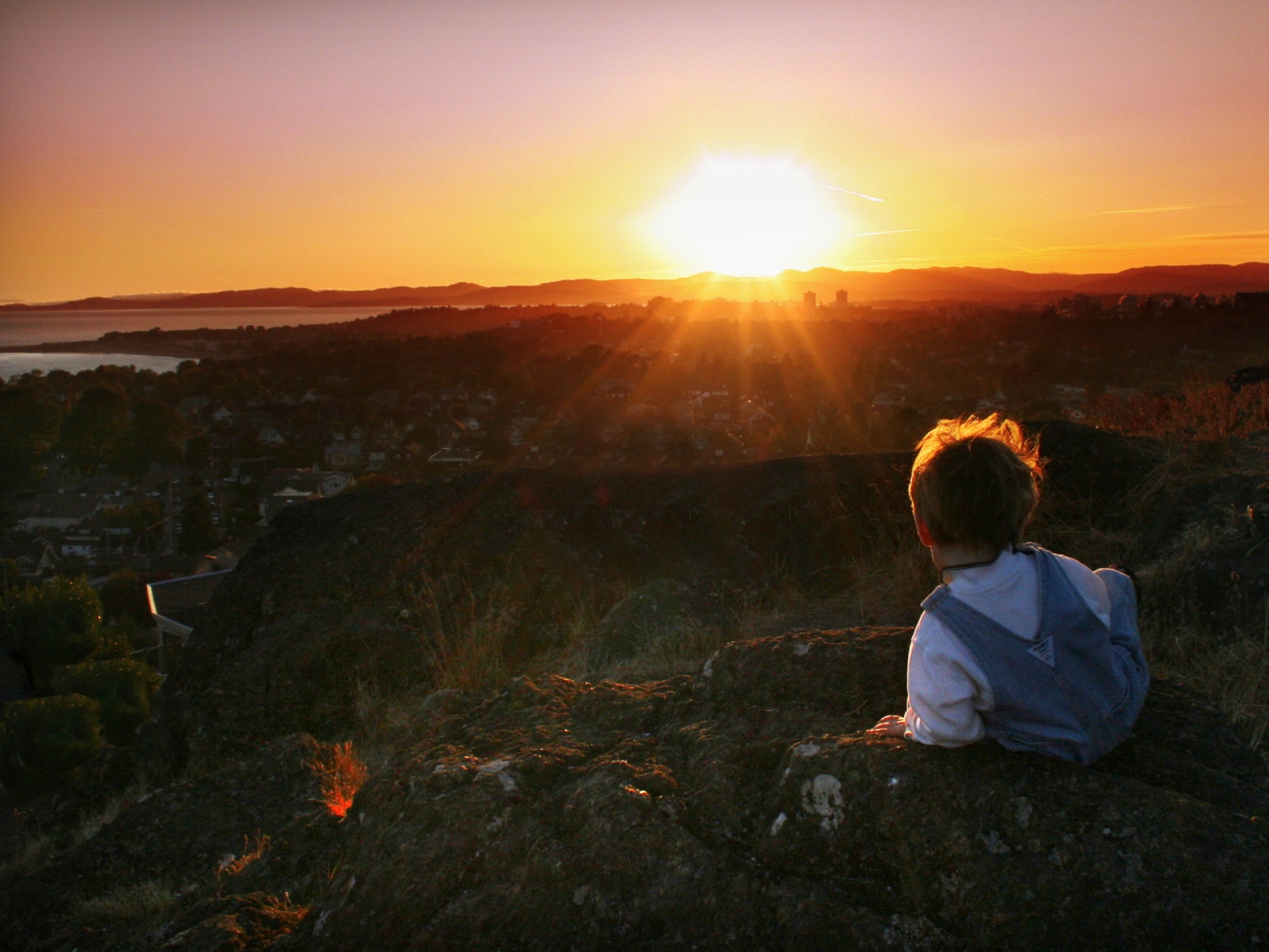 Fond d'ecran Regarde le couch de soleil Enfant