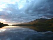 Couch de soleil sur un lac