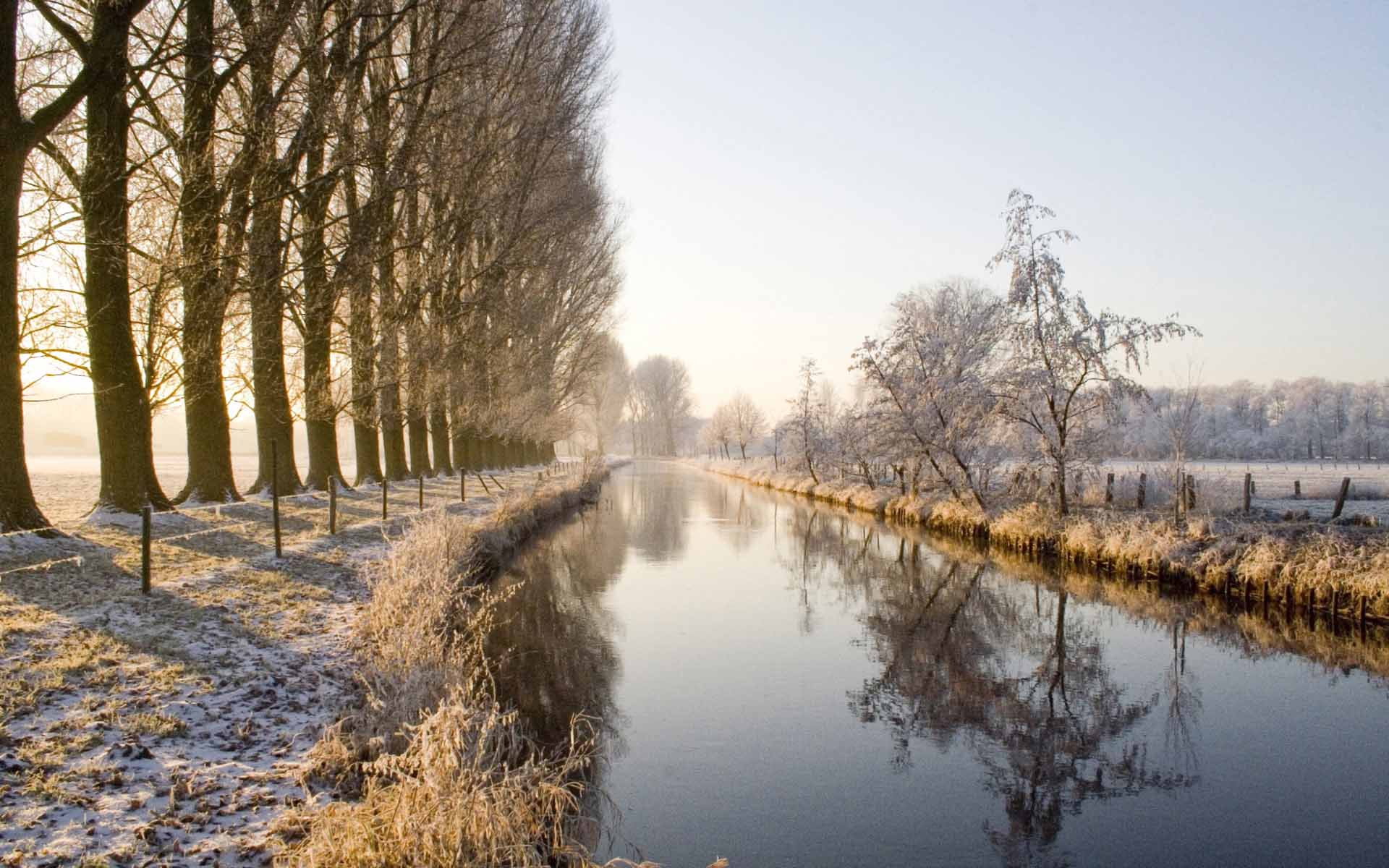 Fond d'ecran L'eau suit son chemin