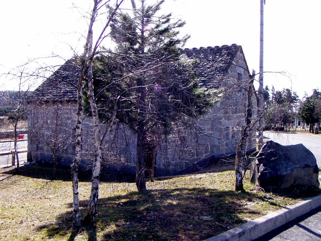 Fond d'ecran petite maison en pierre nature