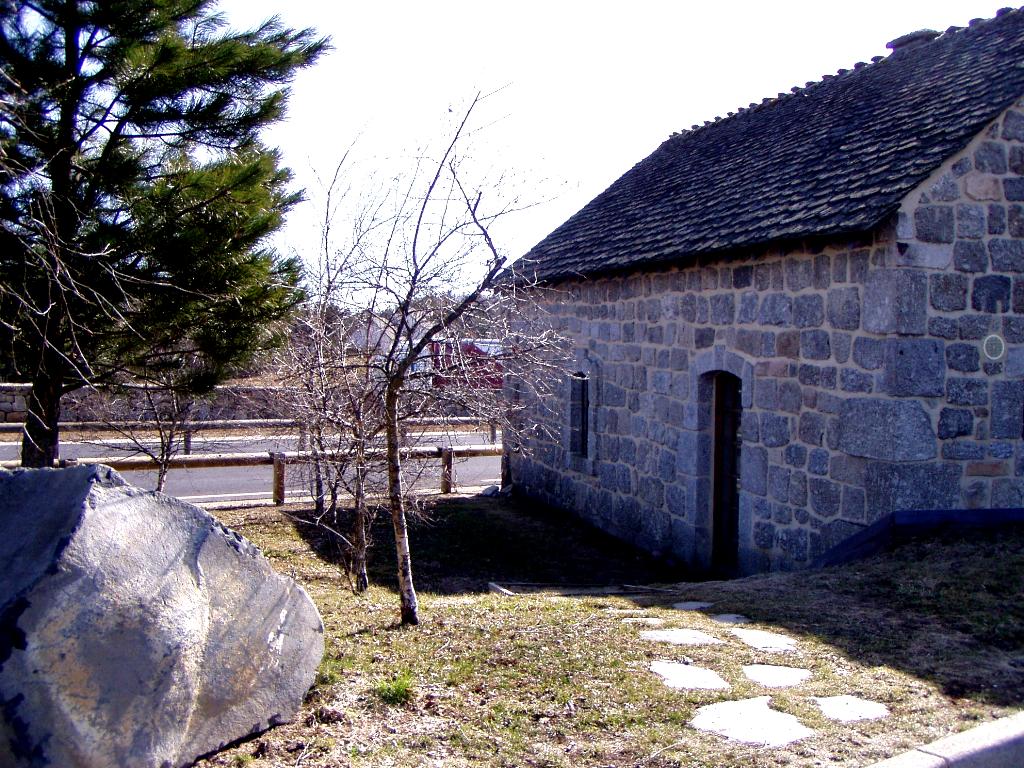 Fond d'ecran Petite maisonnette pierres