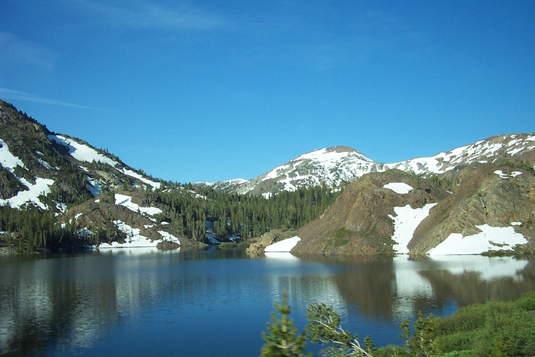 Fond d'ecran Lac en montagne