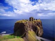 Chateau en Ecosse devant la mer