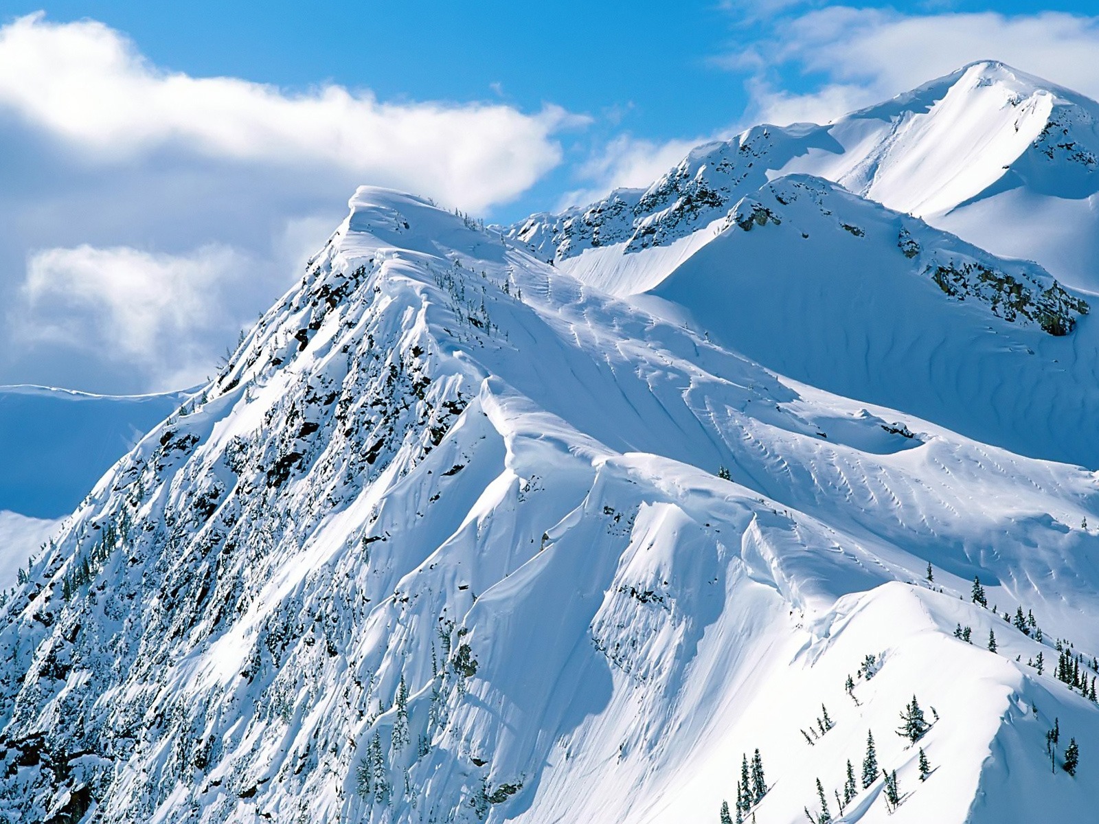 Fond d'ecran Montagne trs enneige