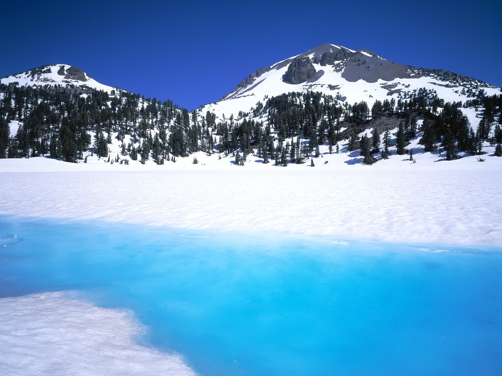 Fond d'ecran Eau limpide de montagne