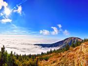 Nuages sous les collines