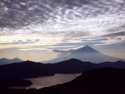 Volcan sous les nuages