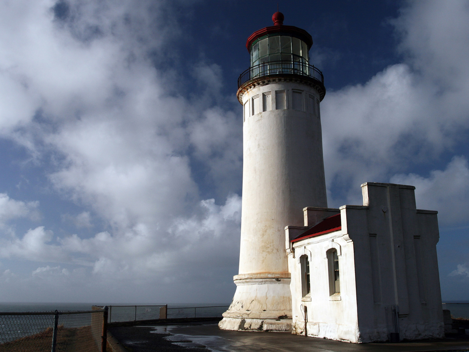 Fond d'ecran Phare et petite maison