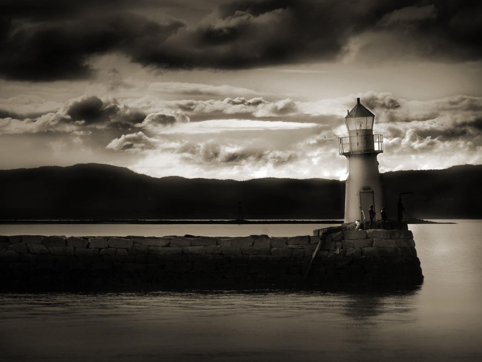 Fond d'ecran Phare sombre