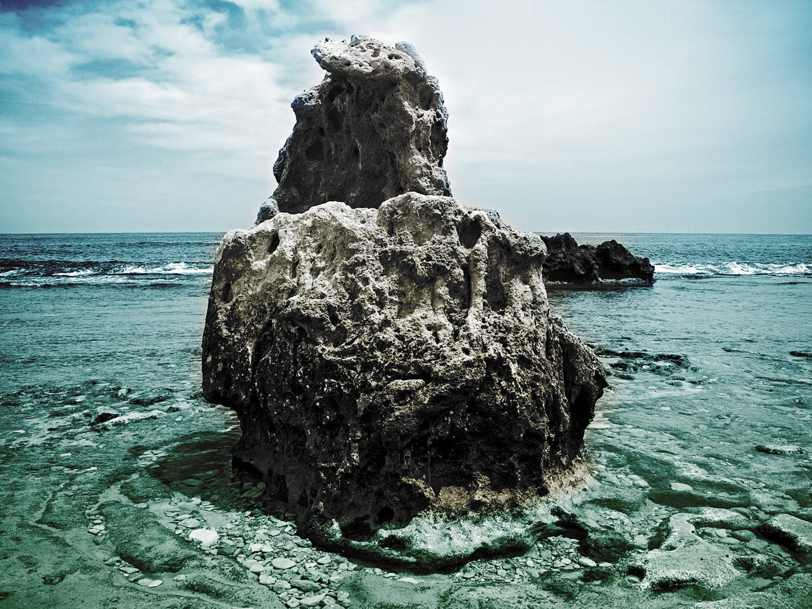 Fond d'ecran Rocher sur la plage