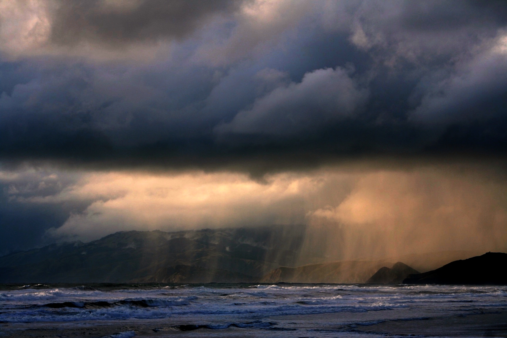 Fond d'ecran Paysage cotes sombres