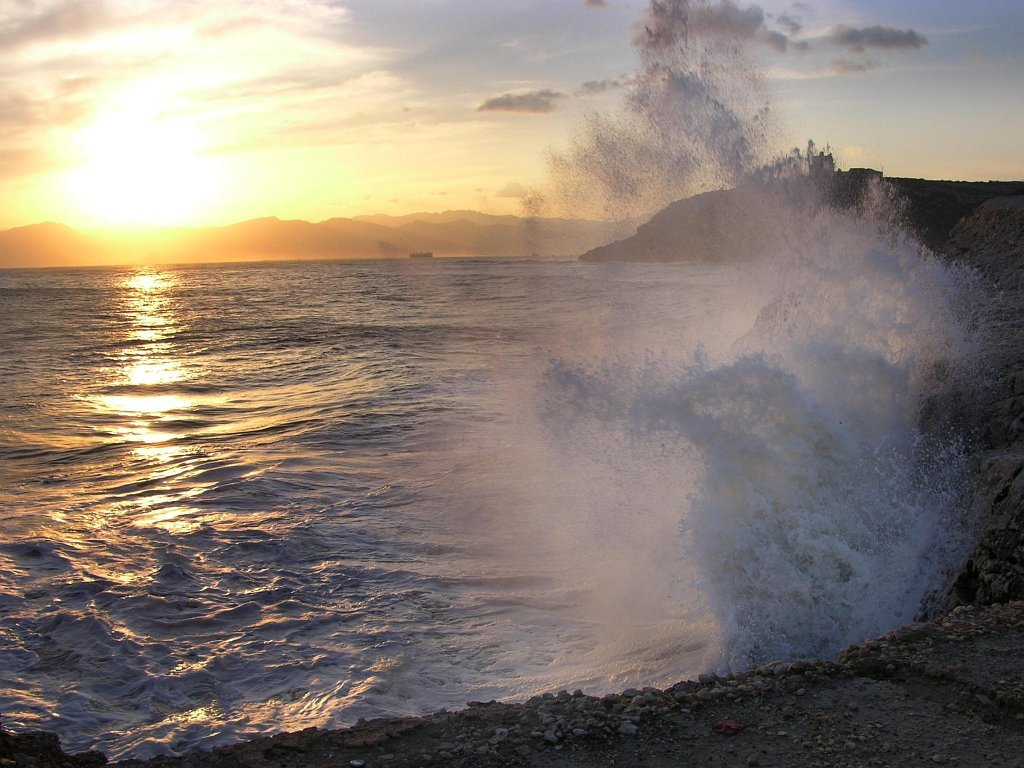 Fond d'ecran Vagues clates couch de soleil