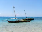 Eembarcation sur mer bleu azur