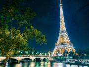 Paris Tour Eiffel illumine