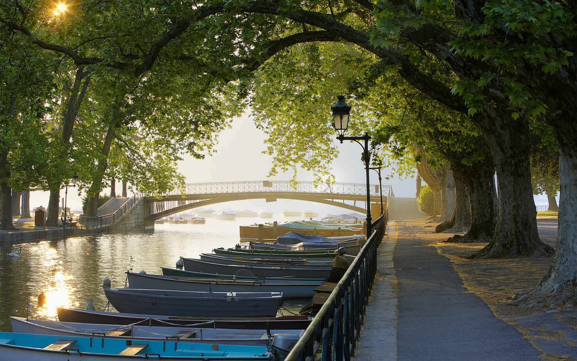 Fond d'ecran Pont et barques