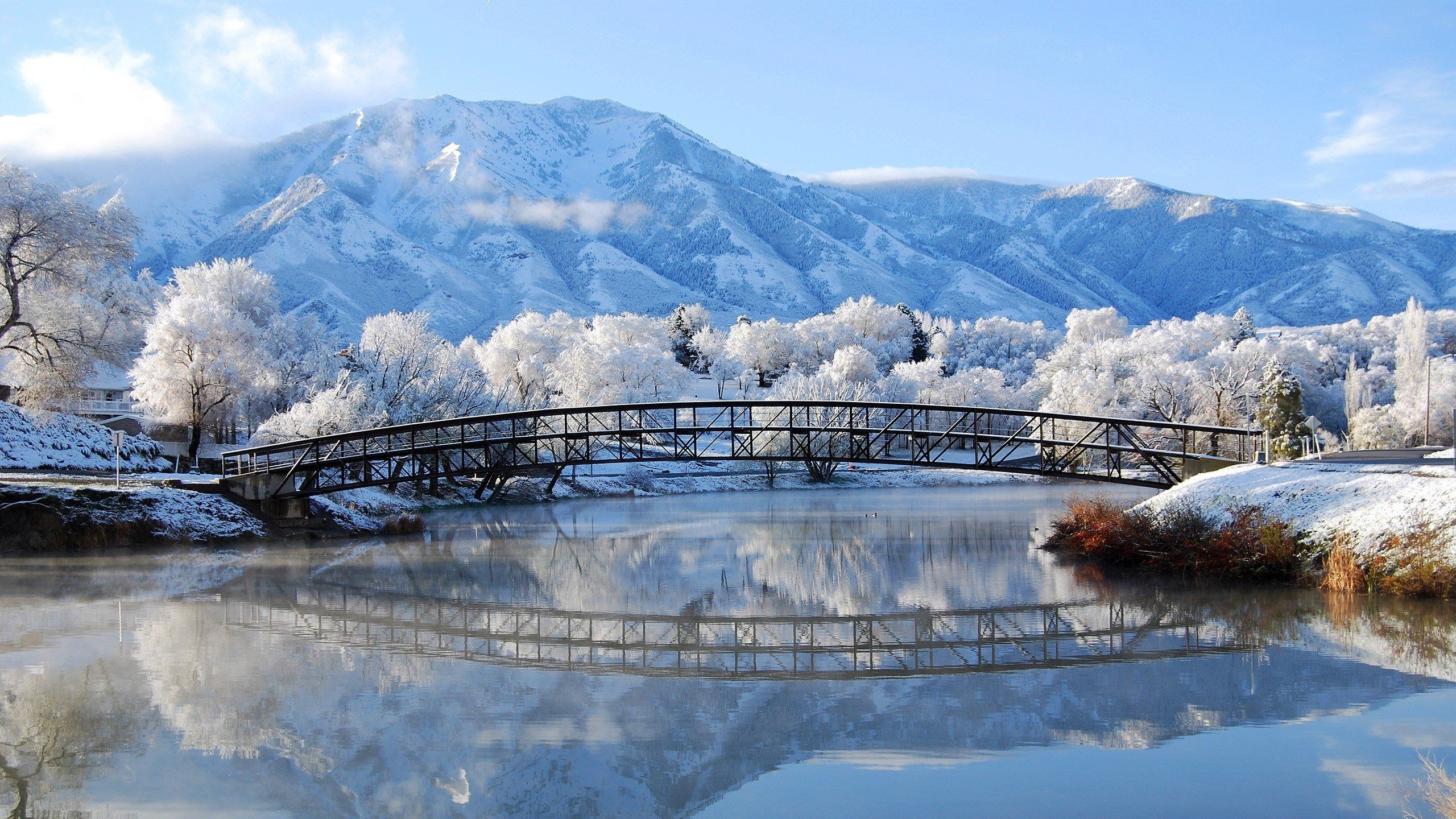 Fond d'ecran Passerelle enneige