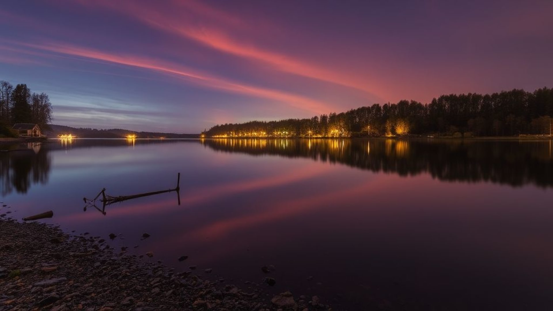 reflets dans un lac calme au matin.