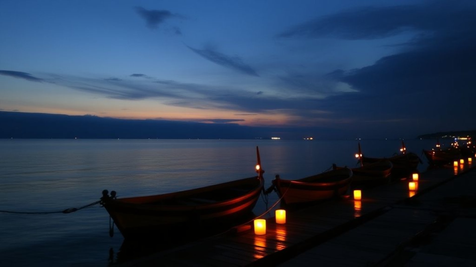 galets lisses au bord de mer au crépuscule
