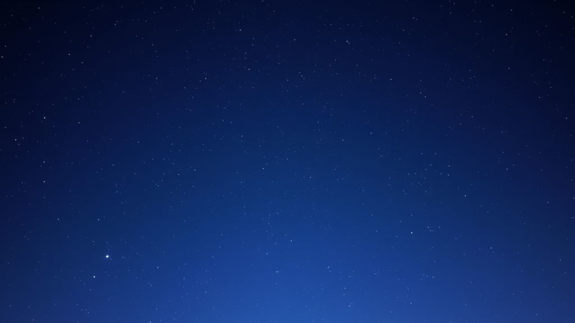 Ciel nocturne rempli d’étoiles et de constellations